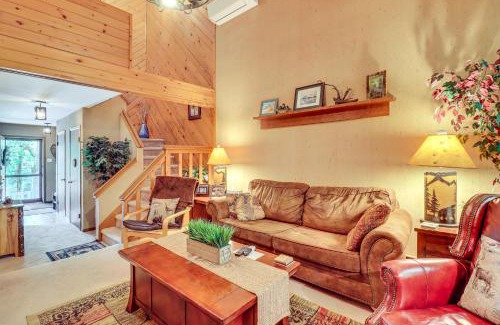 Lake Harmony House | Walk to Restaurants Lake Harmony Townhome!