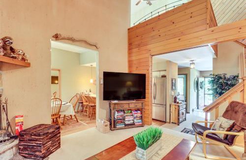 Lake Harmony House | Walk to Restaurants Lake Harmony Townhome!