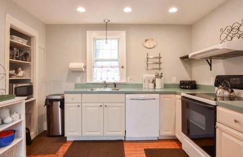 Wellfleet House | Walk to Restaurants Shopping & Harbor
