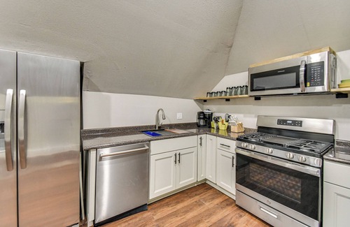 Portsmouth House | Walk to River & Downtown: Portsmouth Apartment!