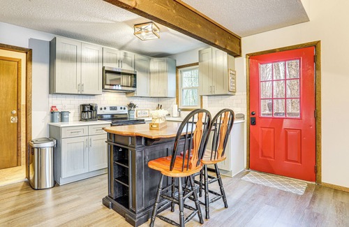 Hamlin House | Walk to Roaming Woods Lake: Home w/Fire Pit!