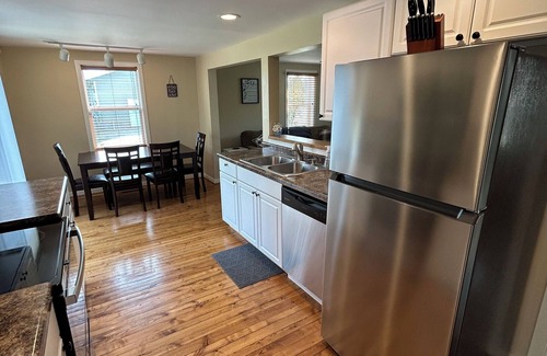 Sturgeon Bay House | Walk to Sand Bay - Room to park boat! - Quiet Country Setting - 3 Bedrooms