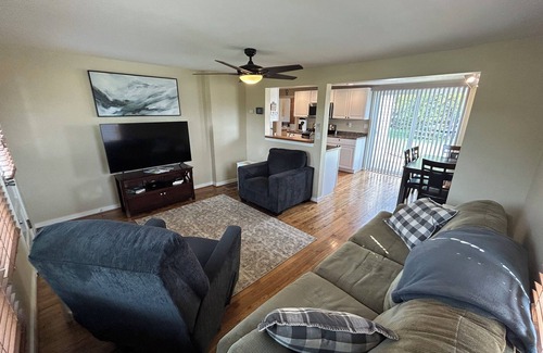 Sturgeon Bay House | Walk to Sand Bay - Room to park boat! - Quiet Country Setting - 3 Bedrooms