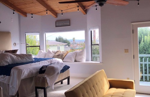 Aptos House | Walk to Sea Cliff State beach. Charming 3/2 with ocean views!