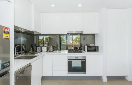 Zetland Apartment | Walk to Shops, Cafes & Transport! 1Bed Comfort