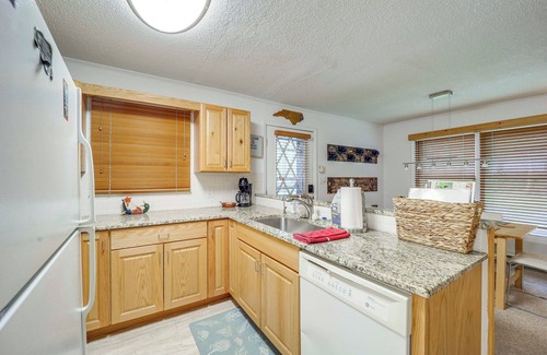 Beech Mountain Condo | Walk to Ski Lift: Beech Mountain Condo