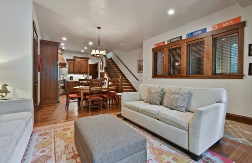 Park City House | Walk to Skiing, Exceptional Juniper Landing 2 BR, Private Hot Tub, Golf Course Views, Outdoor Pool