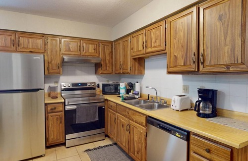 Angel Fire Condo | Walk to Slopes | Fireplace | WiFi | Angel View 6-6