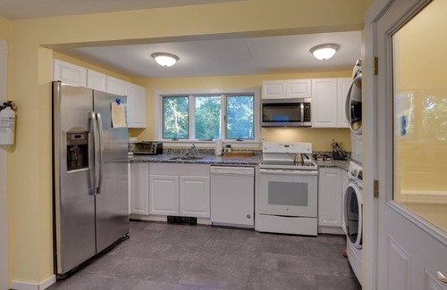 Sorrento Apartment | Walk to Sorrento Town Dock: Pet-Friendly Apartment