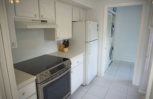 Ringling Estates House | Walk to St Armands Circle! Spacious Home with Private Secluded Pool!
