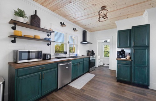 Bristol House | Walk to State Street - Remodeled Home