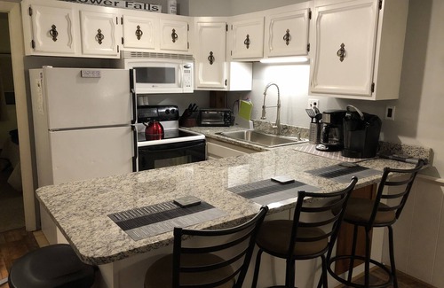 Bartlett Condo | Walk to Story Land! Updated Condo! Great Location! WiFi-TV-AC and Pool!