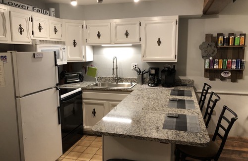 Bartlett Condo | Walk to Story Land! Updated Condo! Great Location! WiFi-TV-AC and Pool!