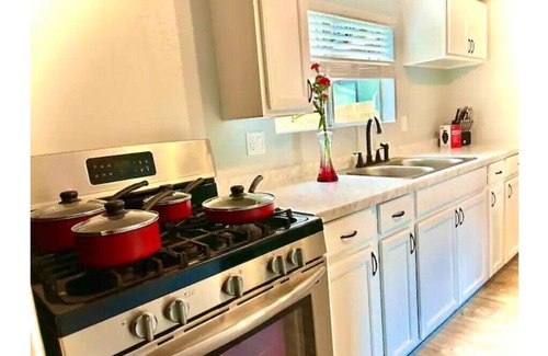 Glendale House | Walk To the Americana! Short Drive Universal,Hollywood, Beverly ect