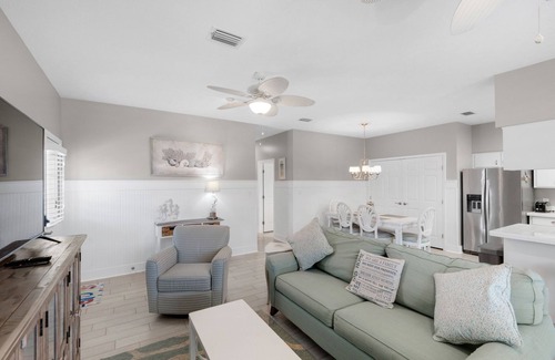 Kiska Beach House | ☀️Walk to the Beach-Updated-Golden Shores☀️
