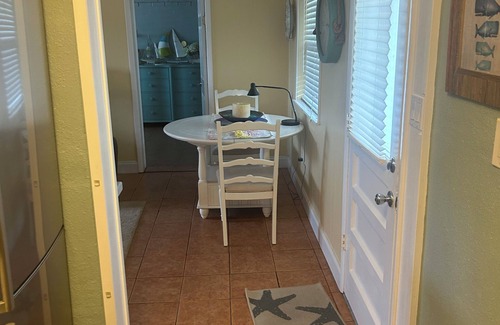 New Smyrna Beach House | Walk to the beach and Flagler Ave-2 bedroom cottage