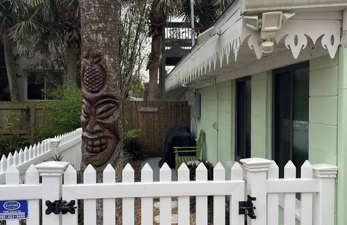 New Smyrna Beach House | Walk to the beach and Flagler Ave-2 bedroom cottage