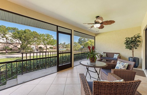 Old Naples Condo | Walk to the Beach - Downtown Old Naples - Turnkey