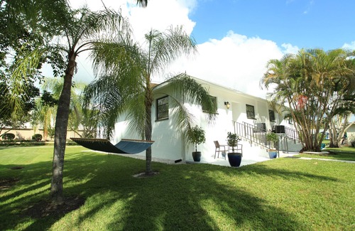 Old Naples Condo | Walk to the Beach - Downtown Old Naples - Turnkey