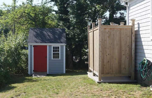 South Chatham House | Walk to the beach! The Salty Breeze sleeps 10; updated house, bikes, beach toys!