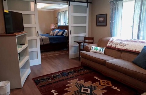 Bristol House | Walk to the Casino! Newly Renv 2022/Pvt Lux Queen!