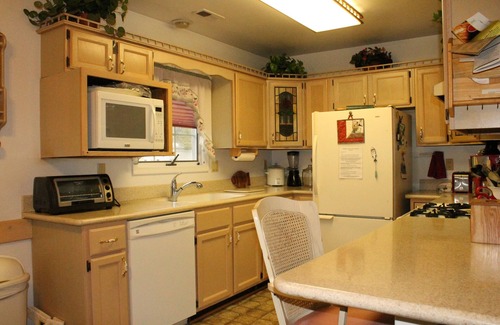 Rose Haven House | Walk to the Chesapeake Bay! Herrington Harbour is a few blocks away.