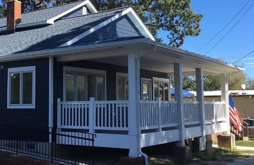 Rose Haven House | Walk to the Chesapeake Bay! Herrington Harbour is a few blocks away.