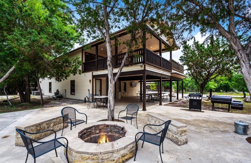 Sabinal House | Walk to THE Frio River-access included + private swimming pool, basketball & huge outdoor space