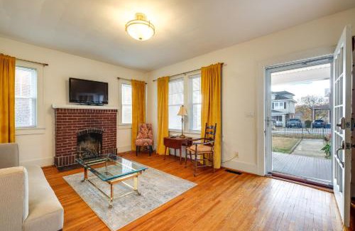 Roanoke Apartment | Walk to The Grandin Theatre Roanoke Unit with Yard!