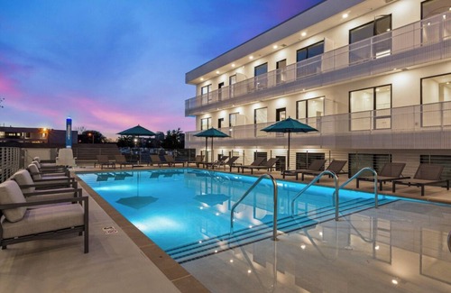 Edgehill Condo | Walk to the Gulch! Pool is Open! Free Parking! Sleeps 6! Walk to Murals!