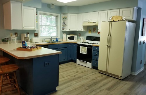 Rapid City House | Walk to the Lake/Sandbar in under 3 Minutes!