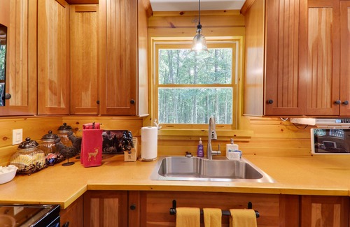 Blakeslee Cabin | Walk to the Pocono Raceway From a Custom Log Cabin