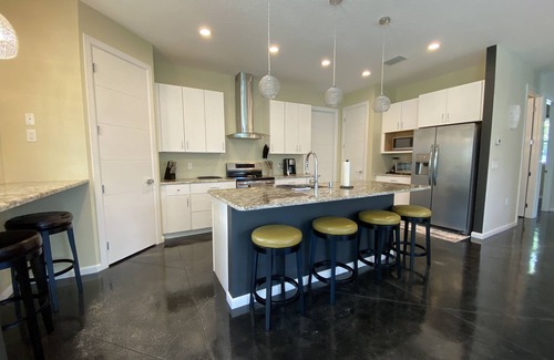 Dunnellon House | Walk to the Rainbow River.