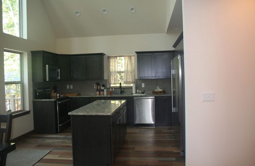 Lackawaxen House | Walk to the Ski-Slope, Pool and Lodge Spectacular 5 Bedroom 3 Bath Contemp