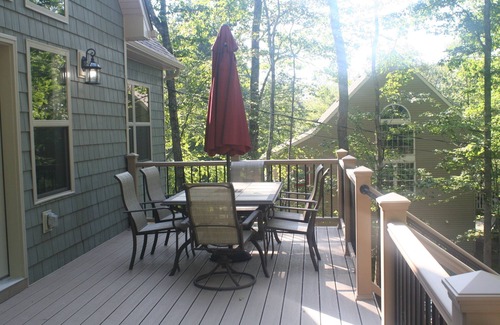 Lackawaxen House | Walk to the Ski-Slope, Pool and Lodge Spectacular 5 Bedroom 3 Bath Contemp