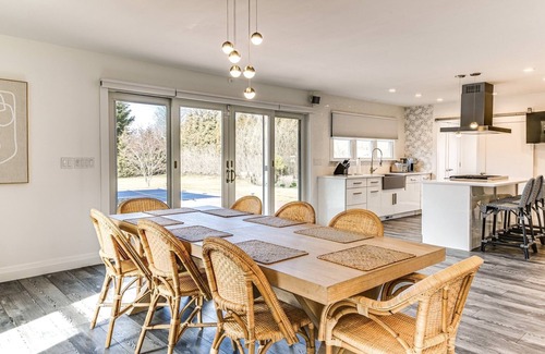 Southampton House | Walk to the Village! Charming modern farmhouse.