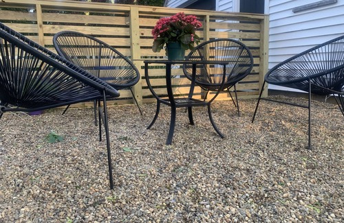 Portsmouth House | Walk to town-Portsmouth- 3 bedrooms-4 beds-1.5 bathSLEEPS 5dog considered