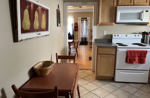 Saint Joseph House | Walk to town & Silver Beach. July 4th Week available, First 2 Weeks of June Open