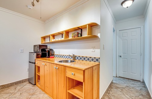 East Point Apartment | Walk to Train & Bus Stop: Hidden Gem in ATL!