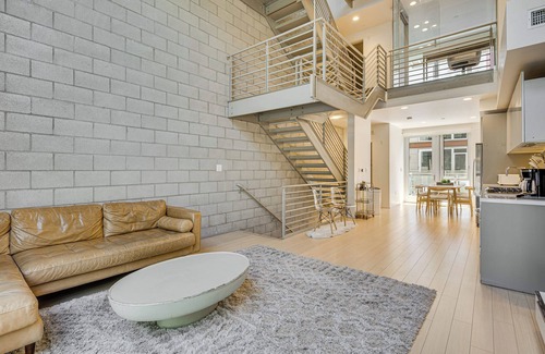 Los Angeles House | Walk to Universal Studios: Loft-Style LA Home