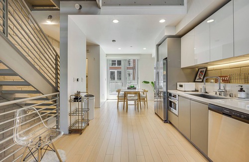Los Angeles House | Walk to Universal Studios: Loft-Style LA Home