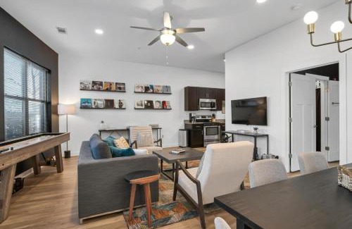 Hillsboro Village House | Walk to Vanderbilt and Belmont - Shuffle Board and Free Parking
