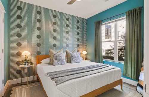 Hillsboro West End House | Walk to Vanderbilt and Belmont with Garage and Rooftop Deck