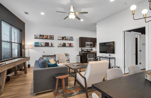 Hillsboro Village Condo | Walk to Vanderbilt University & Hospital, Belmont - Shuffle Board, Free Parking