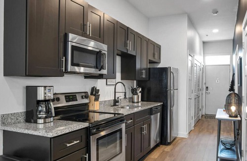 Hillsboro Village Condo | Walk to Vanderbilt University & Hospital, Belmont - Shuffle Board, Free Parking
