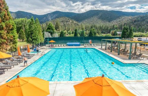 Pine Mountain Club House | Walk to Village Cozy Cabin in Pine Mountain Club!