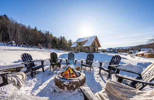 Ellicottville House | Walk to Village! Stunning timber chalet! Hot-Tub, Bonfire & more!