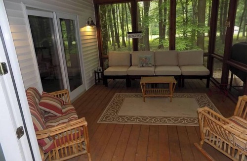 Shorewood-Tower Hills-Harbert House | Walk to Warren Dunes! 3br - Hot Tub, near Wineries