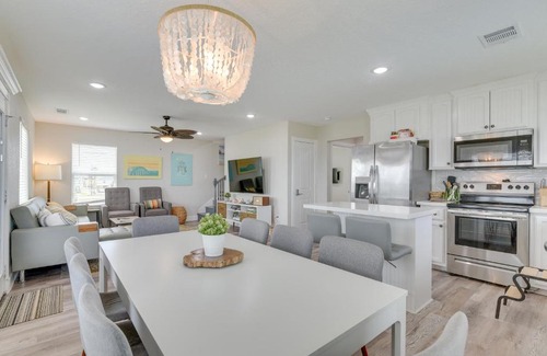 Surfside Beach House | Walk to Water Family-Friendly Surfside Beach Home