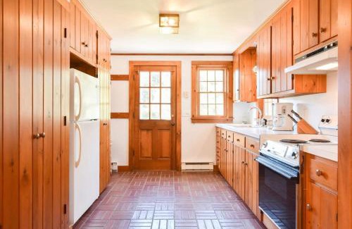 Eastham House | Walk to Water w Stunning Cove Views